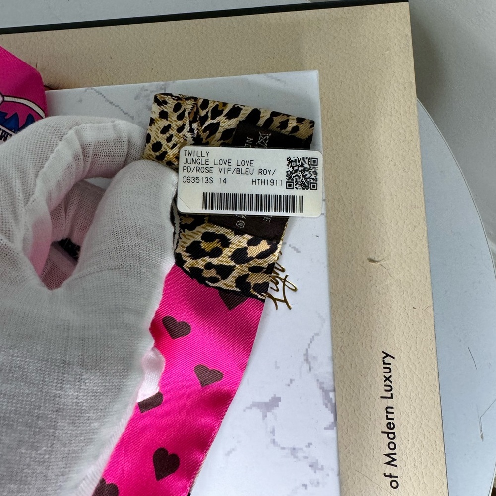 HERMES Silk Jungle Love Twilly Rose Vif Blue Roy - Picture 6 of 7